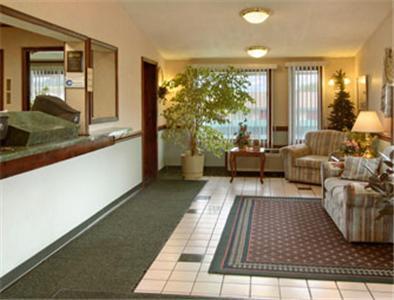Mayfield Inn Clarion Interior photo